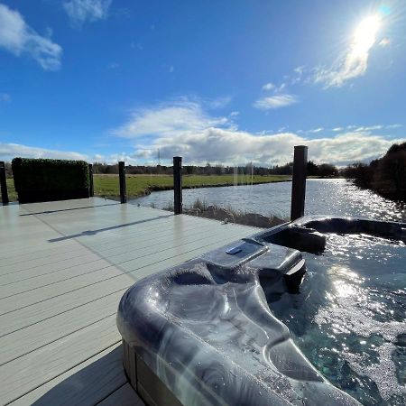 Luxury Lakeside Lodge With Htub Beautiful Views Annan Εξωτερικό φωτογραφία