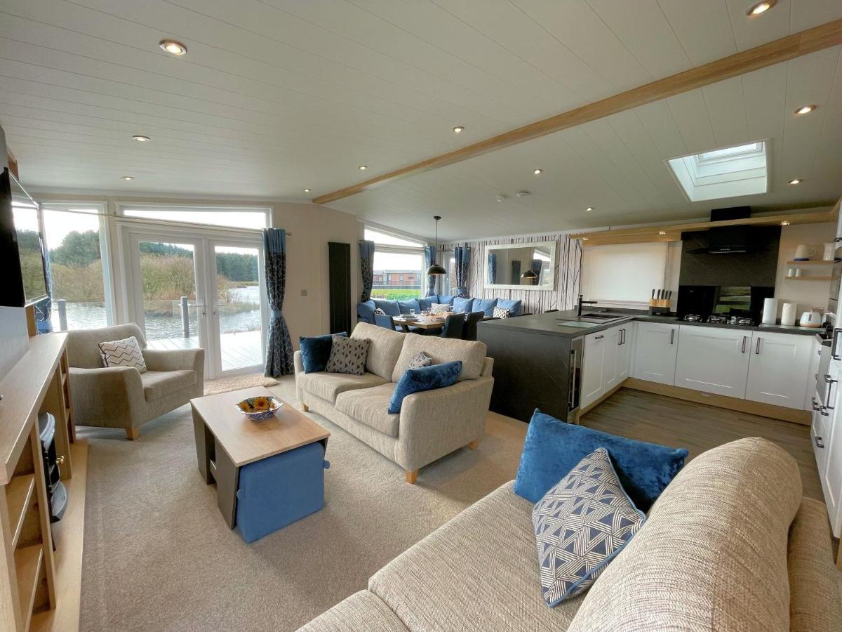 Luxury Lakeside Lodge With Htub Beautiful Views Annan Εξωτερικό φωτογραφία