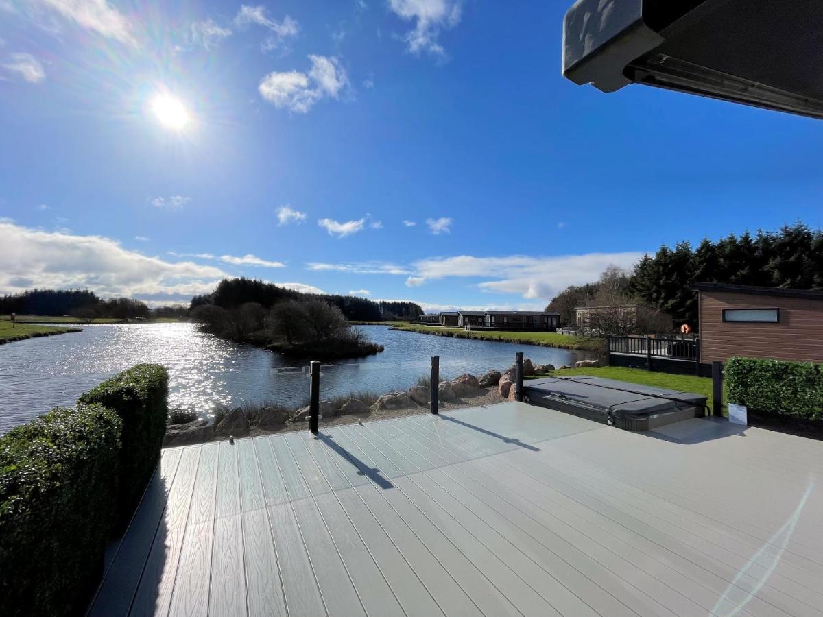 Luxury Lakeside Lodge With Htub Beautiful Views Annan Εξωτερικό φωτογραφία