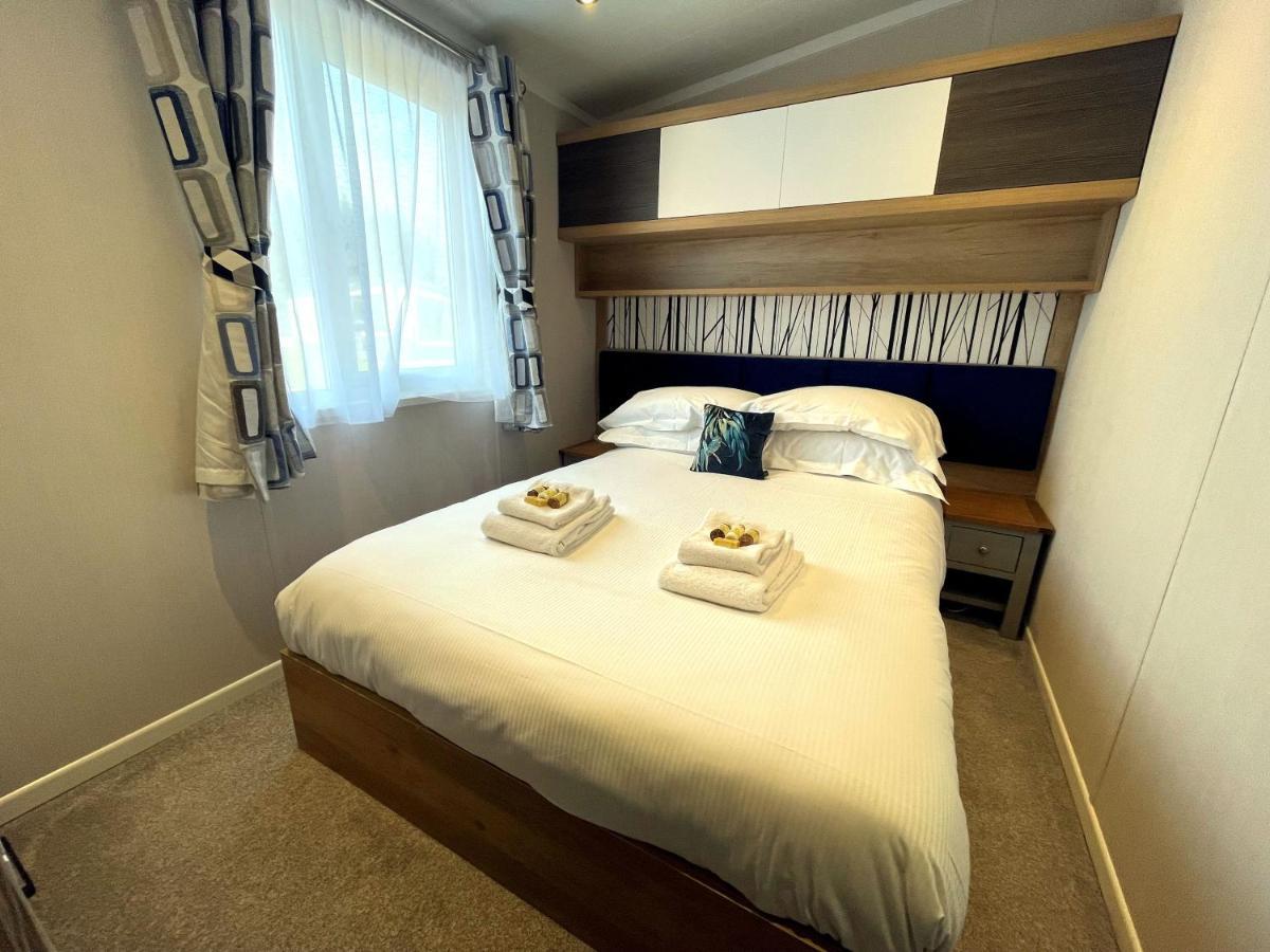 Luxury Lakeside Lodge With Htub Beautiful Views Annan Εξωτερικό φωτογραφία