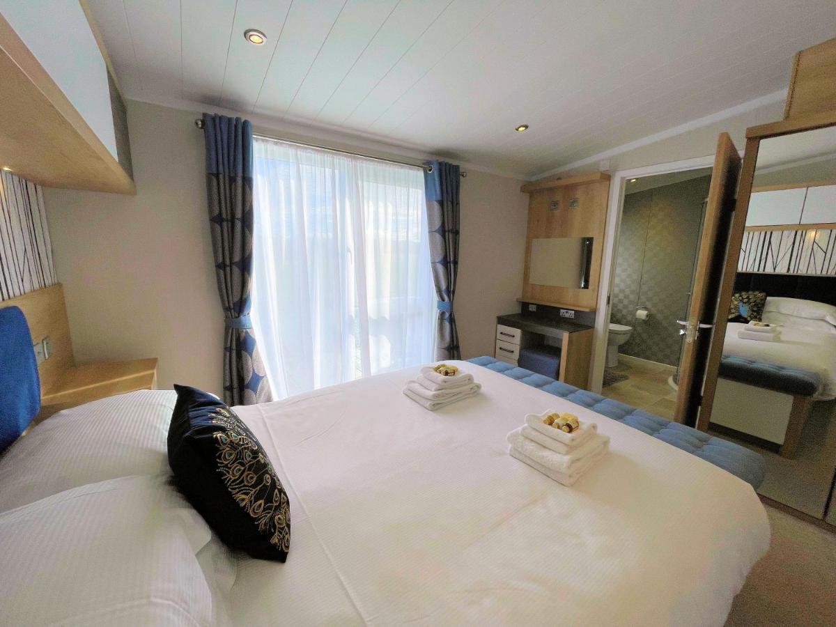 Luxury Lakeside Lodge With Htub Beautiful Views Annan Εξωτερικό φωτογραφία