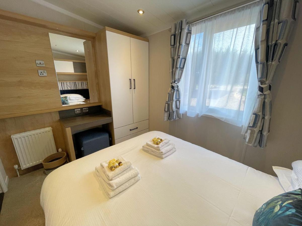 Luxury Lakeside Lodge With Htub Beautiful Views Annan Εξωτερικό φωτογραφία